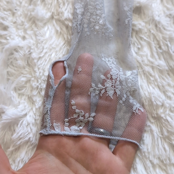 🔴LOWEST! Free People Lady Lux Sheer Floral Light Grey Lilac Thumbhole Top - Picture 6 of 11